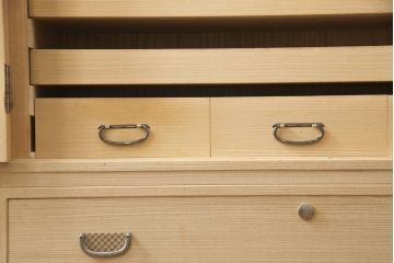 加茂総桐箪笥をリペア&カスタム!上段の引き出し枠を取り払い、衣装盆の受け製作。下段引き出し3杯のうち1杯をカットし高さをリサイズ。(並厚、総桐たんす、桐タンス、着物箪笥、衣装タンス)