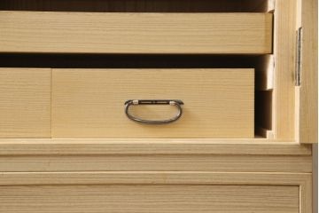 加茂総桐箪笥をリペア&カスタム!上段の引き出し枠を取り払い、衣装盆の受け製作。下段引き出し3杯のうち1杯をカットし高さをリサイズ。(並厚、総桐たんす、桐タンス、着物箪笥、衣装タンス)