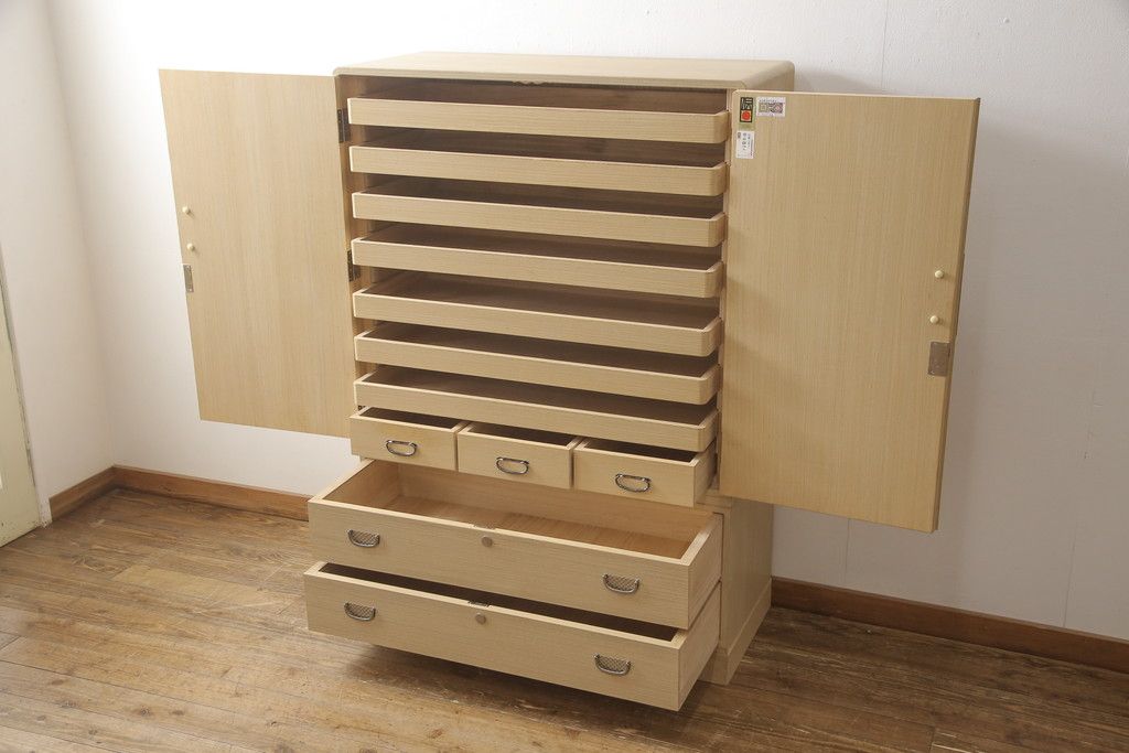 加茂総桐箪笥をリペア&カスタム!上段の引き出し枠を取り払い、衣装盆の受け製作。下段引き出し3杯のうち1杯をカットし高さをリサイズ。(並厚、総桐たんす、桐タンス、着物箪笥、衣装タンス)