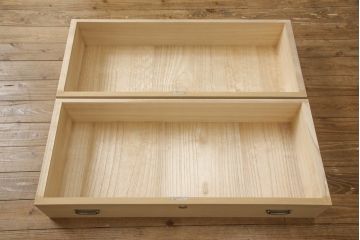 加茂総桐箪笥をリペア&カスタム!上段の引き出し枠を取り払い、衣装盆の受け製作。下段引き出し3杯のうち1杯をカットし高さをリサイズ。(並厚、総桐たんす、桐タンス、着物箪笥、衣装タンス)