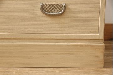 加茂総桐箪笥をリペア&カスタム!上段の引き出し枠を取り払い、衣装盆の受け製作。下段引き出し3杯のうち1杯をカットし高さをリサイズ。(並厚、総桐たんす、桐タンス、着物箪笥、衣装タンス)