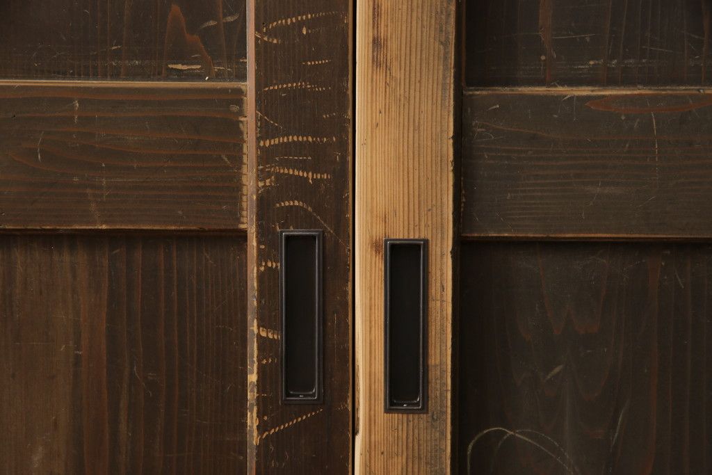 板戸4枚をリペア&カスタム!高さと幅をリサイズし、引手・戸車を取付け。(板戸、引き戸、建具)