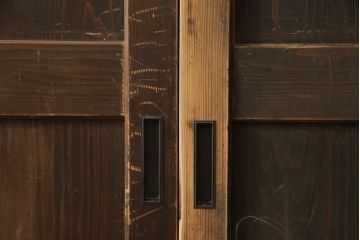 板戸4枚をリペア&カスタム!高さと幅をリサイズし、引手・戸車を取付け。(板戸、引き戸、建具)