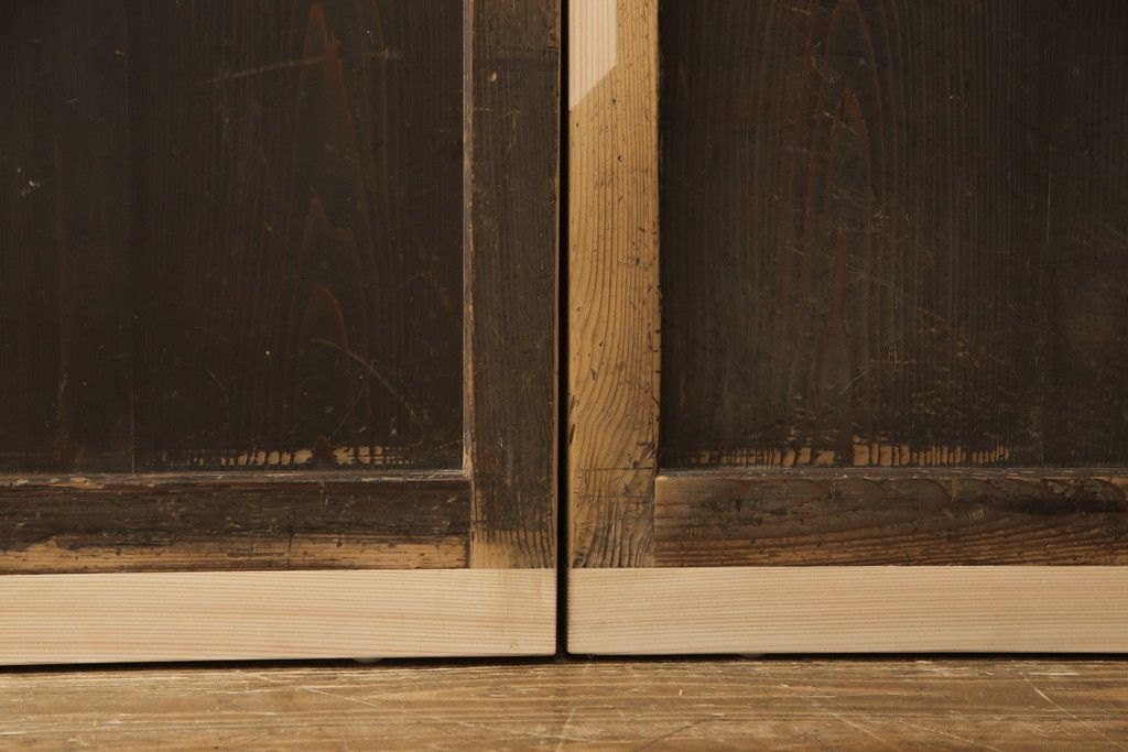 板戸4枚をリペア&カスタム!高さと幅をリサイズし、引手・戸車を取付け。(板戸、引き戸、建具)