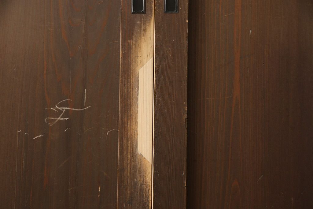 板戸4枚をリペア&カスタム!高さと幅をリサイズし、引手・戸車を取付け。(板戸、引き戸、建具)