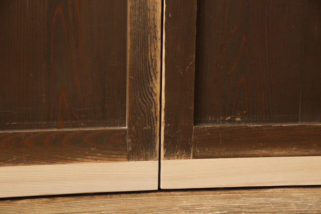 板戸4枚をリペア&カスタム!高さと幅をリサイズし、引手・戸車を取付け。(板戸、引き戸、建具)