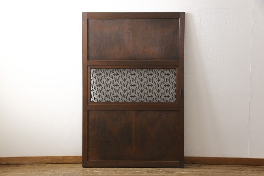 引き戸をリペア&カスタム!下桟を加工し戸車を取付け。新材を使用した下桟のみ本体の色味に合わせて着色。(ガラス帯戸、建具)