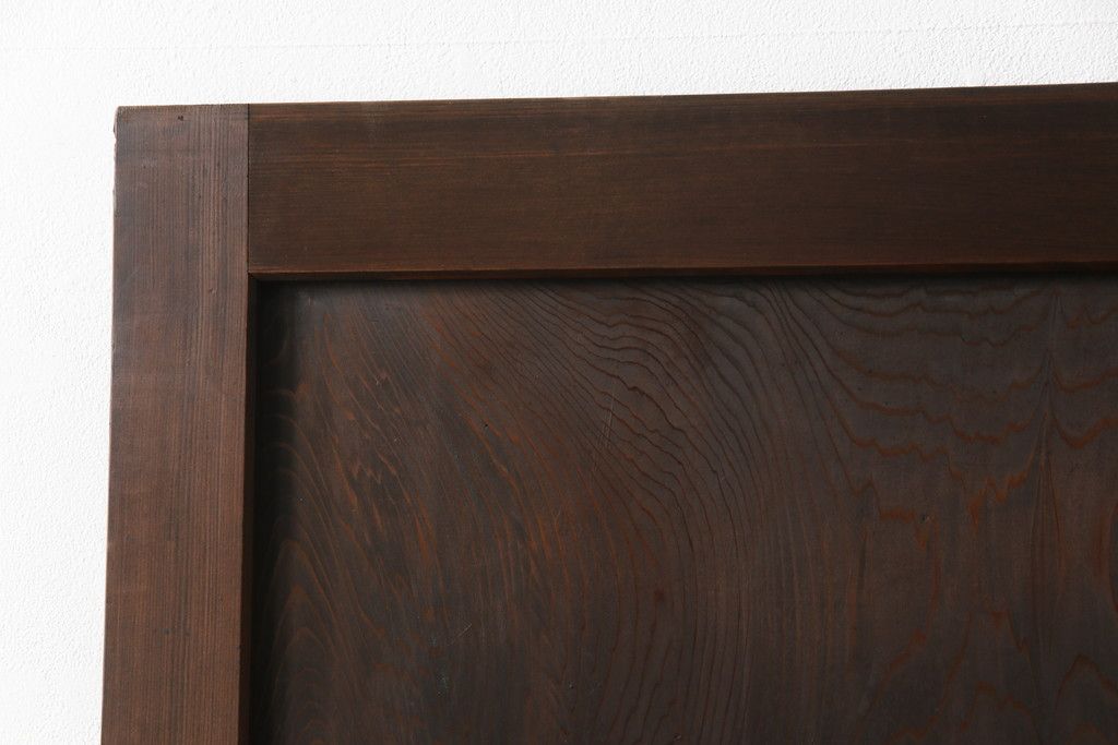 引き戸をリペア&カスタム!下桟を加工し戸車を取付け。新材を使用した下桟のみ本体の色味に合わせて着色。(ガラス帯戸、建具)