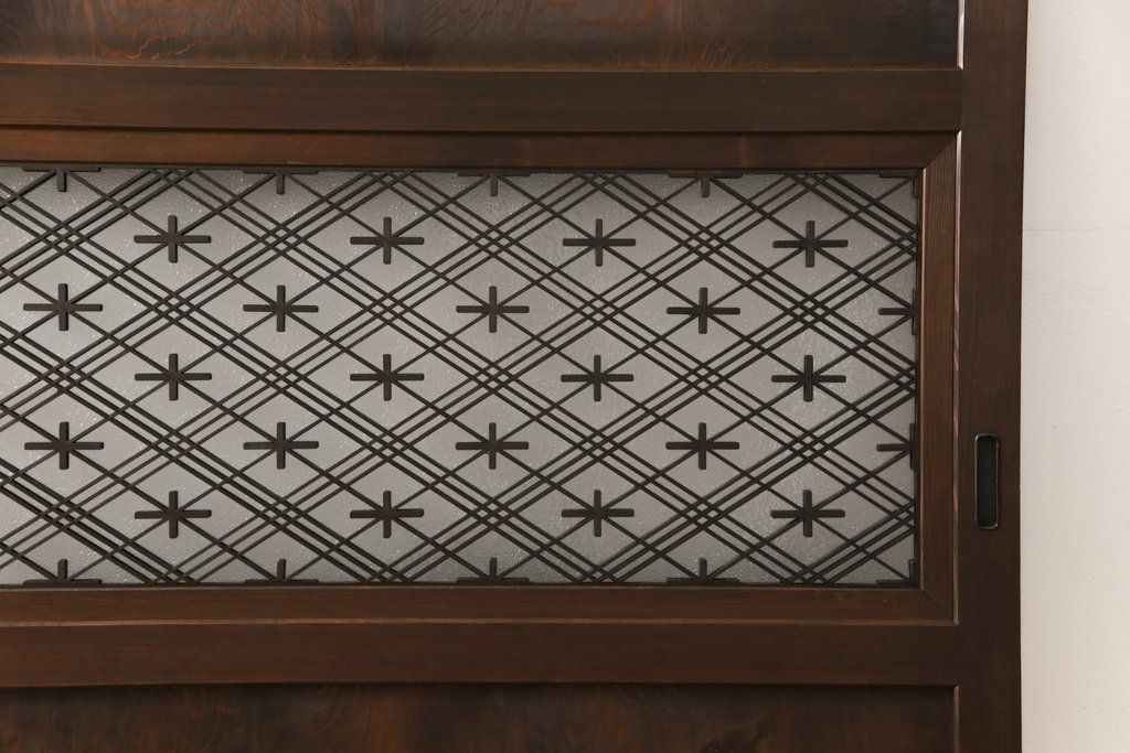 引き戸をリペア&カスタム!下桟を加工し戸車を取付け。新材を使用した下桟のみ本体の色味に合わせて着色。(ガラス帯戸、建具)