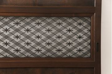 引き戸をリペア&カスタム!下桟を加工し戸車を取付け。新材を使用した下桟のみ本体の色味に合わせて着色。(ガラス帯戸、建具)