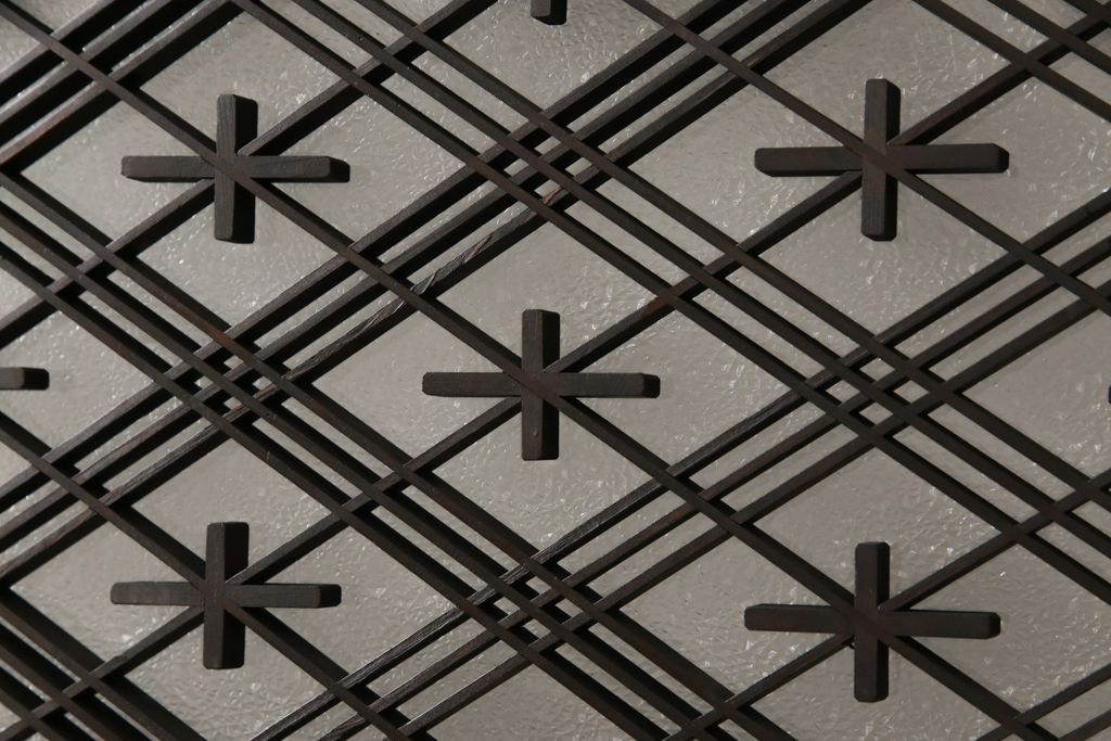 引き戸をリペア&カスタム!下桟を加工し戸車を取付け。新材を使用した下桟のみ本体の色味に合わせて着色。(ガラス帯戸、建具)