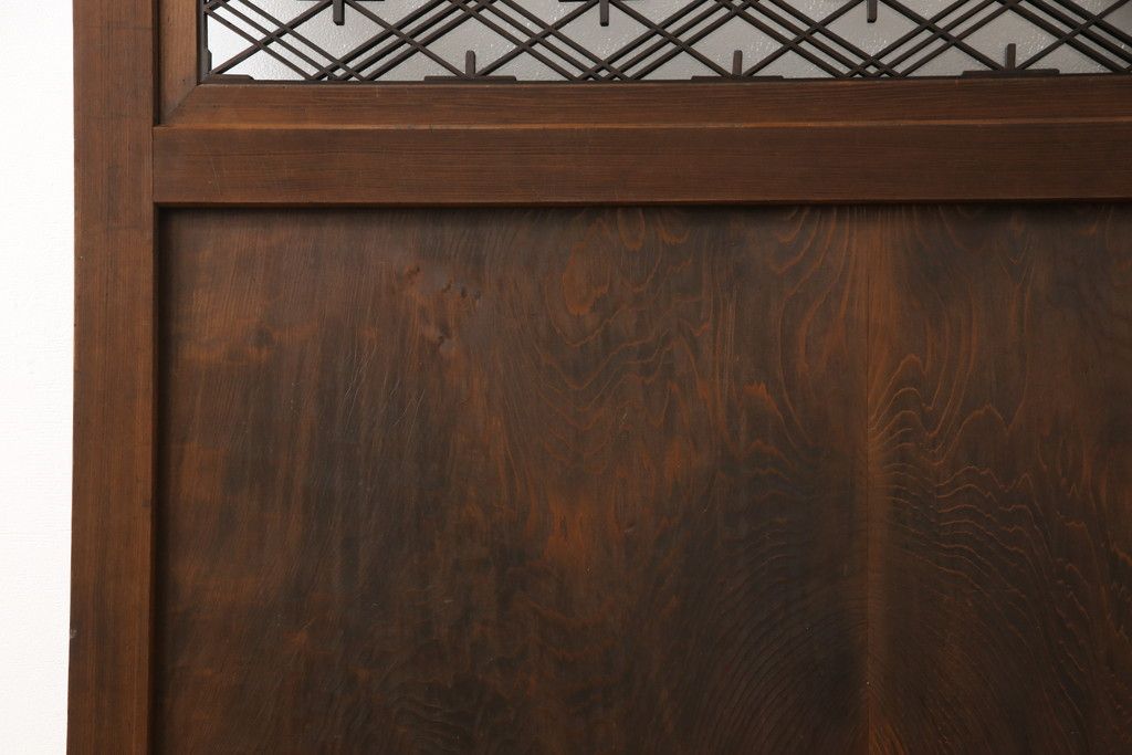 引き戸をリペア&カスタム!下桟を加工し戸車を取付け。新材を使用した下桟のみ本体の色味に合わせて着色。(ガラス帯戸、建具)