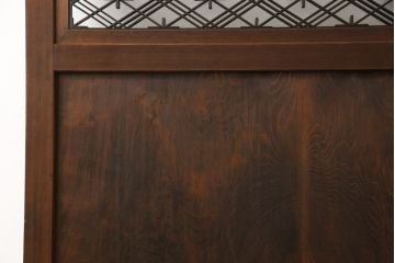 引き戸をリペア&カスタム!下桟を加工し戸車を取付け。新材を使用した下桟のみ本体の色味に合わせて着色。(ガラス帯戸、建具)