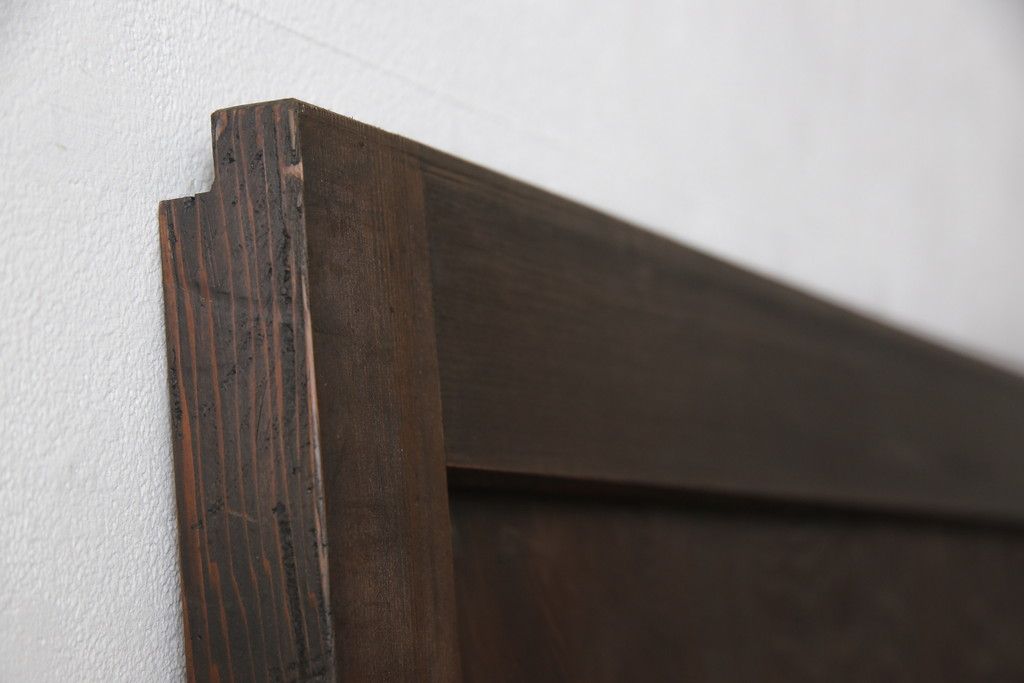 引き戸をリペア&カスタム!下桟を加工し戸車を取付け。新材を使用した下桟のみ本体の色味に合わせて着色。(ガラス帯戸、建具)