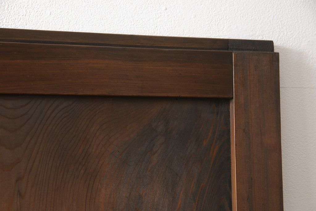 引き戸をリペア&カスタム!下桟を加工し戸車を取付け。新材を使用した下桟のみ本体の色味に合わせて着色。(ガラス帯戸、建具)