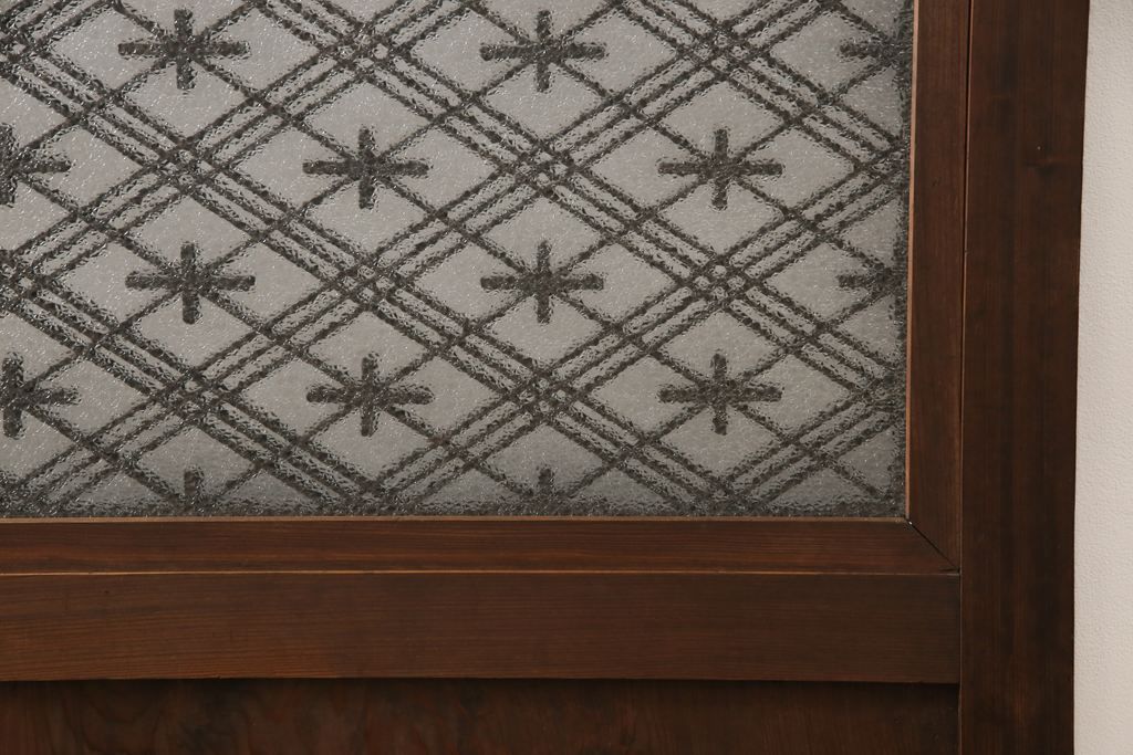 引き戸をリペア&カスタム!下桟を加工し戸車を取付け。新材を使用した下桟のみ本体の色味に合わせて着色。(ガラス帯戸、建具)