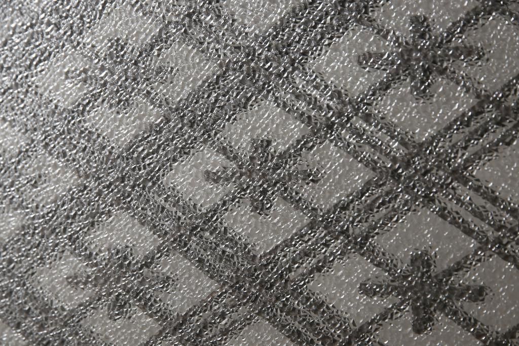 引き戸をリペア&カスタム!下桟を加工し戸車を取付け。新材を使用した下桟のみ本体の色味に合わせて着色。(ガラス帯戸、建具)