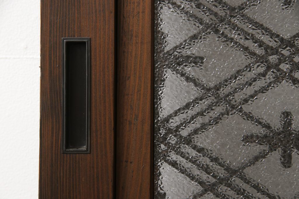 引き戸をリペア&カスタム!下桟を加工し戸車を取付け。新材を使用した下桟のみ本体の色味に合わせて着色。(ガラス帯戸、建具)