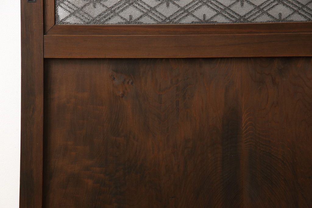 引き戸をリペア&カスタム!下桟を加工し戸車を取付け。新材を使用した下桟のみ本体の色味に合わせて着色。(ガラス帯戸、建具)