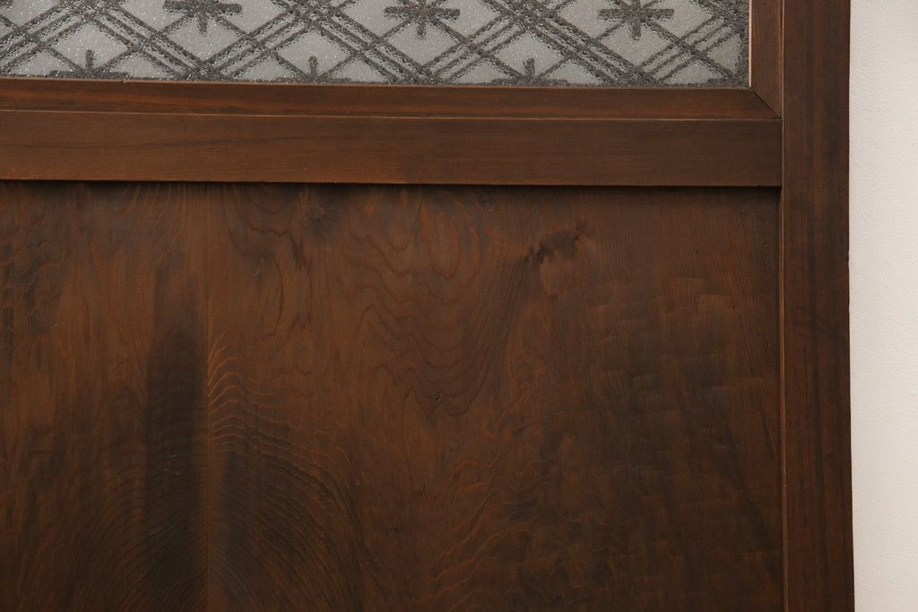 引き戸をリペア&カスタム!下桟を加工し戸車を取付け。新材を使用した下桟のみ本体の色味に合わせて着色。(ガラス帯戸、建具)