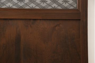 引き戸をリペア&カスタム!下桟を加工し戸車を取付け。新材を使用した下桟のみ本体の色味に合わせて着色。(ガラス帯戸、建具)