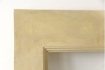 両開きドア1対をリペア&カスタム!高さと幅をリサイズし、引手周りの丸穴は埋め木処理。既存のペンキ塗装部分は清掃し、埋め木・付け足し箇所のみホワイト系で着色。(扉、玄関扉、ドア2枚セット)