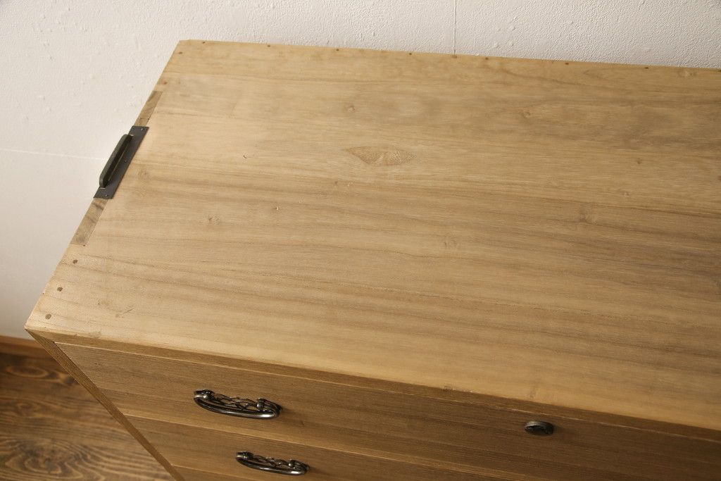 総桐箪笥をリペア&カスタム!桐材本来の木目や木色を生かしたナチュラル仕上げ。(桐たんす、和タンス、衣装箪笥、ヴィンテージ)