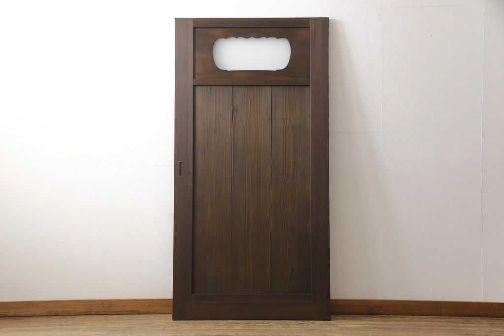 ガラス入り板戸をリペア&カスタム!高さと幅をリサイズし、引手場所を調節し取付け。ガラスは新品のすりガラスに取り替え、現状のお品物に合わせて着色。(引き戸、建具)