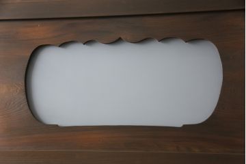 ガラス入り板戸をリペア&カスタム!高さと幅をリサイズし、引手場所を調節し取付け。ガラスは新品のすりガラスに取り替え、現状のお品物に合わせて着色。(引き戸、建具)