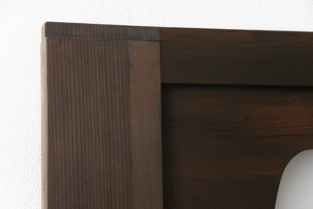 ガラス入り板戸をリペア&カスタム!高さと幅をリサイズし、引手場所を調節し取付け。ガラスは新品のすりガラスに取り替え、現状のお品物に合わせて着色。(引き戸、建具)