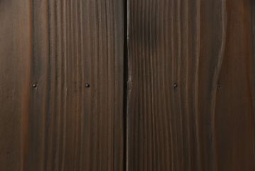 ガラス入り板戸をリペア&カスタム!高さと幅をリサイズし、引手場所を調節し取付け。ガラスは新品のすりガラスに取り替え、現状のお品物に合わせて着色。(引き戸、建具)