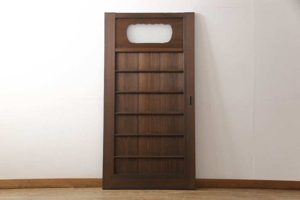 ガラス入り板戸をリペア&カスタム!高さと幅をリサイズし、引手場所を調節し取付け。ガラスは新品のすりガラスに取り替え、現状のお品物に合わせて着色。(引き戸、建具)