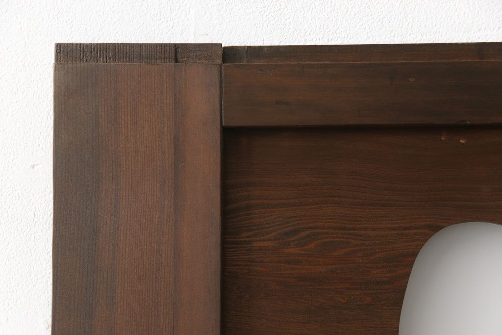 ガラス入り板戸をリペア&カスタム!高さと幅をリサイズし、引手場所を調節し取付け。ガラスは新品のすりガラスに取り替え、現状のお品物に合わせて着色。(引き戸、建具)