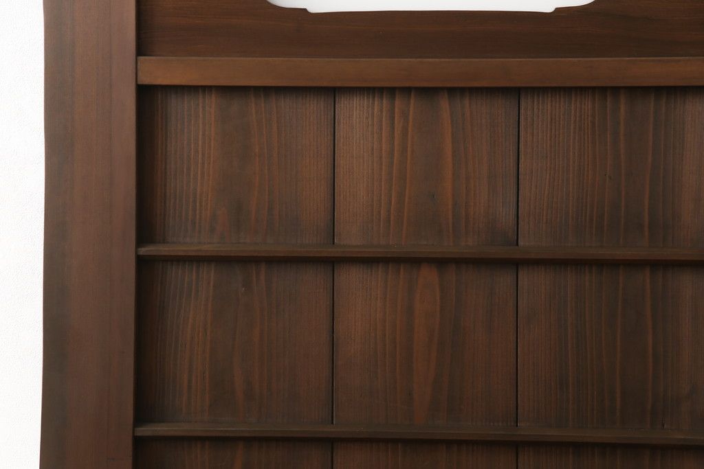 ガラス入り板戸をリペア&カスタム!高さと幅をリサイズし、引手場所を調節し取付け。ガラスは新品のすりガラスに取り替え、現状のお品物に合わせて着色。(引き戸、建具)