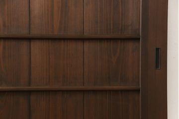 ガラス入り板戸をリペア&カスタム!高さと幅をリサイズし、引手場所を調節し取付け。ガラスは新品のすりガラスに取り替え、現状のお品物に合わせて着色。(引き戸、建具)