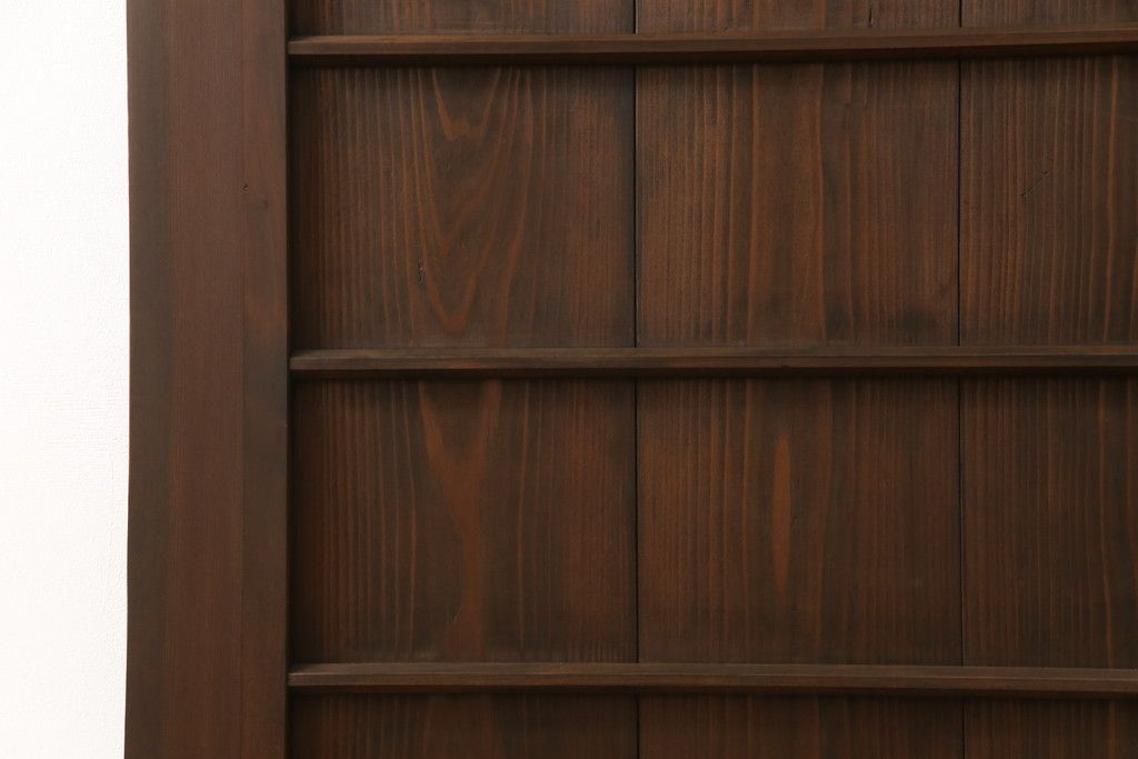 ガラス入り板戸をリペア&カスタム!高さと幅をリサイズし、引手場所を調節し取付け。ガラスは新品のすりガラスに取り替え、現状のお品物に合わせて着色。(引き戸、建具)