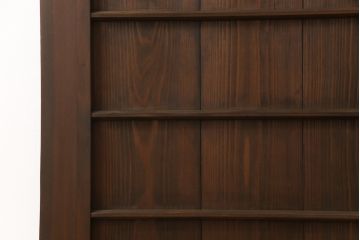 ガラス入り板戸をリペア&カスタム!高さと幅をリサイズし、引手場所を調節し取付け。ガラスは新品のすりガラスに取り替え、現状のお品物に合わせて着色。(引き戸、建具)