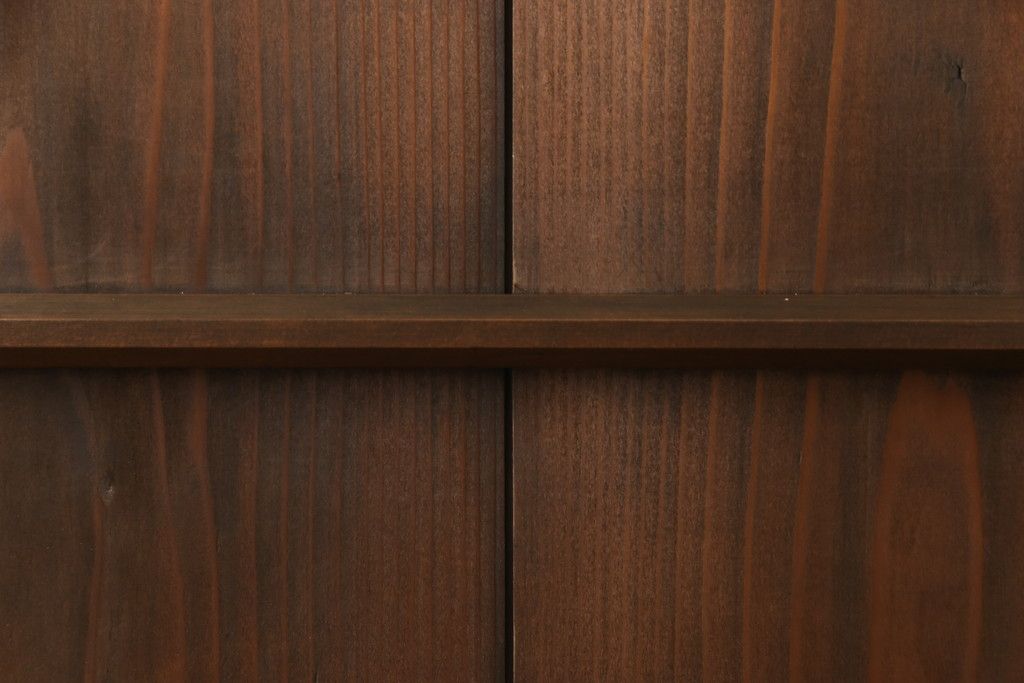 ガラス入り板戸をリペア&カスタム!高さと幅をリサイズし、引手場所を調節し取付け。ガラスは新品のすりガラスに取り替え、現状のお品物に合わせて着色。(引き戸、建具)