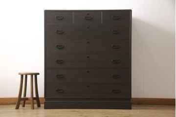 総桐箪笥の見た目を変えずに綺麗にリペア!当店商品を参考に濃い茶色に着色。(整理タンス、小抽タンス、衣装箪笥、桐たんす)