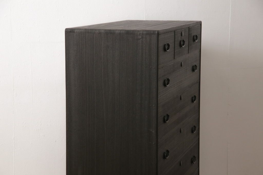 総桐箪笥の見た目を変えずに綺麗にリペア!当店商品を参考に濃い茶色に着色。(整理タンス、小抽タンス、衣装箪笥、桐たんす)