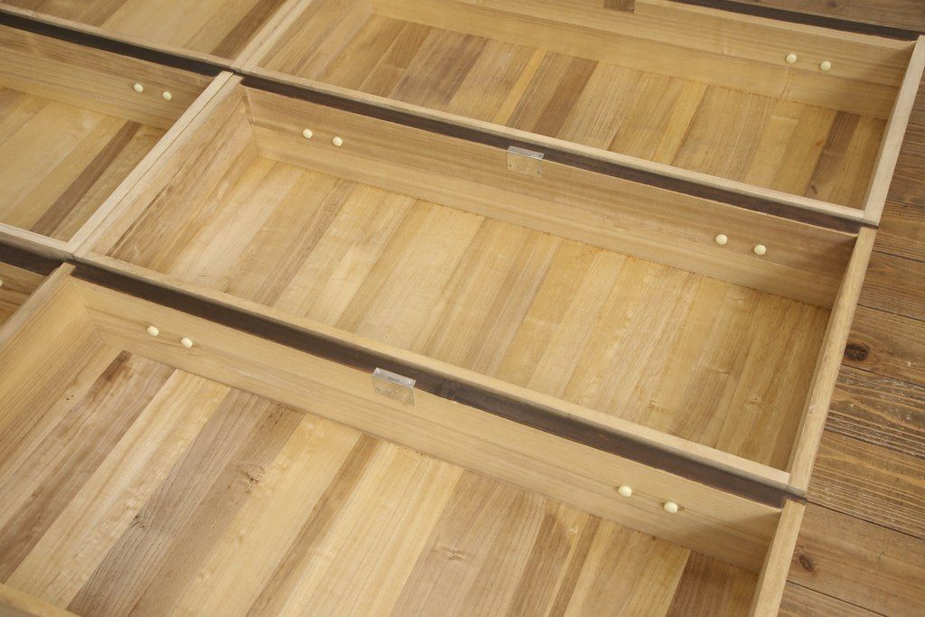 総桐箪笥の見た目を変えずに綺麗にリペア!当店商品を参考に濃い茶色に着色。(整理タンス、小抽タンス、衣装箪笥、桐たんす)