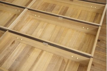 総桐箪笥の見た目を変えずに綺麗にリペア!当店商品を参考に濃い茶色に着色。(整理タンス、小抽タンス、衣装箪笥、桐たんす)