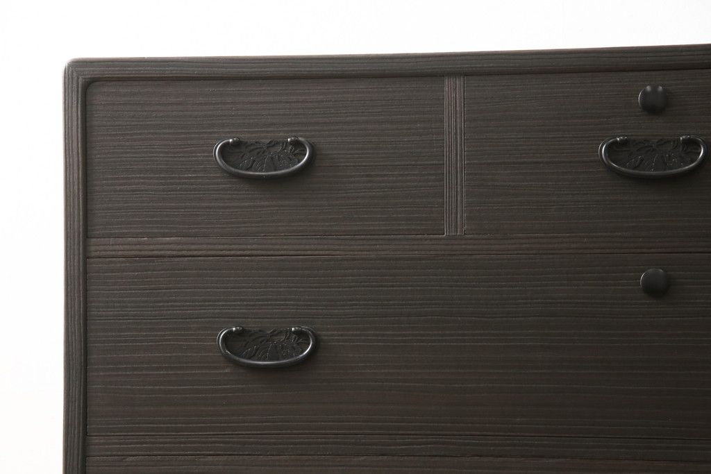 総桐箪笥の見た目を変えずに綺麗にリペア!当店商品を参考に濃い茶色に着色。(整理タンス、小抽タンス、衣装箪笥、桐たんす)