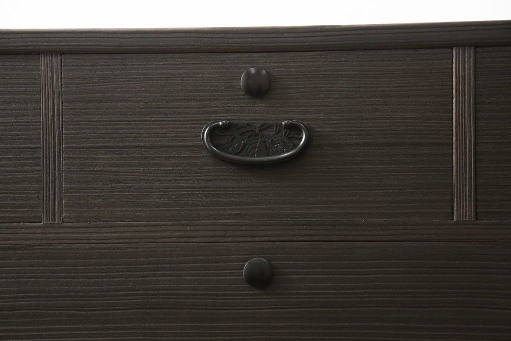 総桐箪笥の見た目を変えずに綺麗にリペア!当店商品を参考に濃い茶色に着色。(整理タンス、小抽タンス、衣装箪笥、桐たんす)