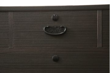 総桐箪笥の見た目を変えずに綺麗にリペア!当店商品を参考に濃い茶色に着色。(整理タンス、小抽タンス、衣装箪笥、桐たんす)