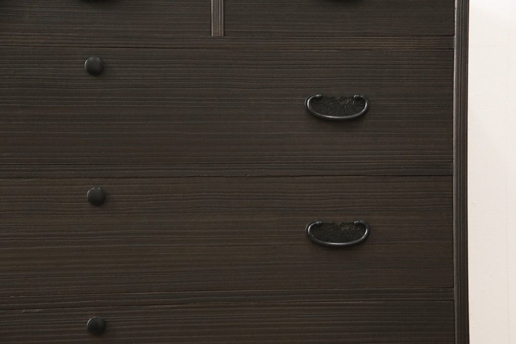 総桐箪笥の見た目を変えずに綺麗にリペア!当店商品を参考に濃い茶色に着色。(整理タンス、小抽タンス、衣装箪笥、桐たんす)