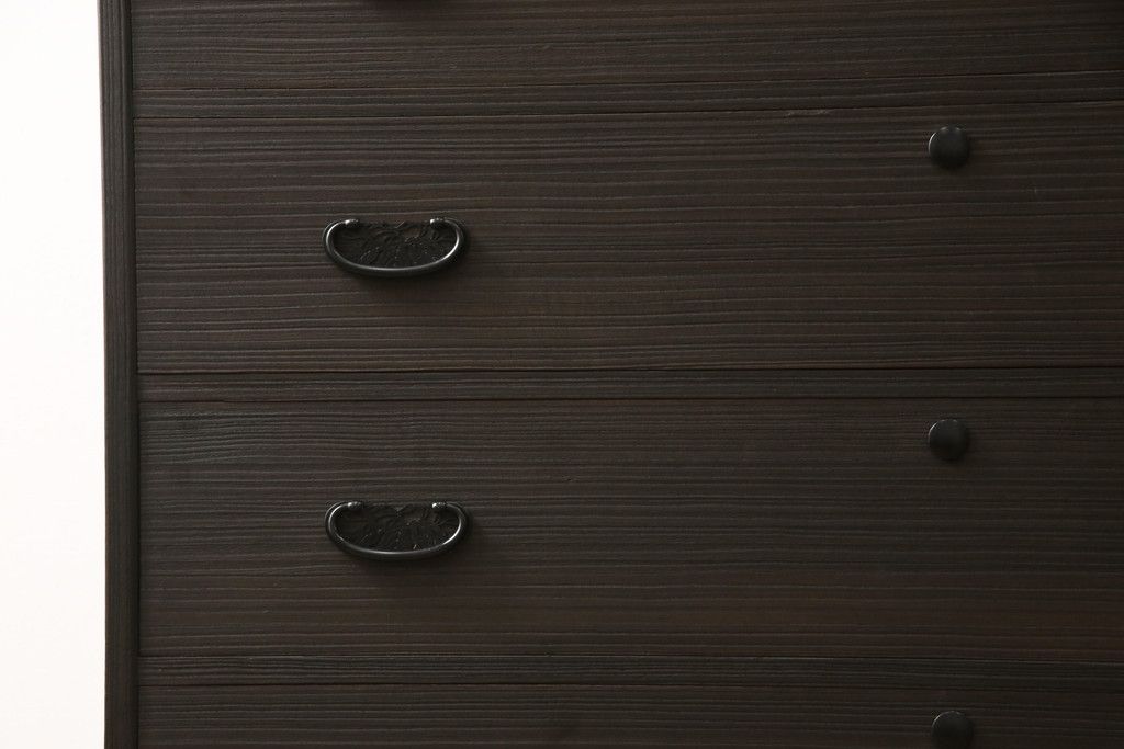 総桐箪笥の見た目を変えずに綺麗にリペア!当店商品を参考に濃い茶色に着色。(整理タンス、小抽タンス、衣装箪笥、桐たんす)