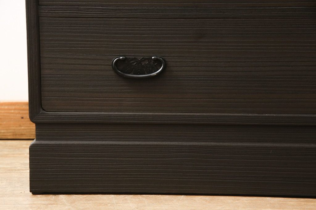 総桐箪笥の見た目を変えずに綺麗にリペア!当店商品を参考に濃い茶色に着色。(整理タンス、小抽タンス、衣装箪笥、桐たんす)