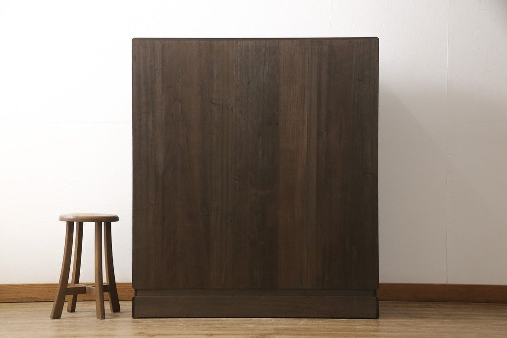 総桐箪笥の見た目を変えずに綺麗にリペア!当店商品を参考に濃い茶色に着色。(整理タンス、小抽タンス、衣装箪笥、桐たんす)