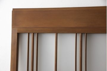 ガラス戸2枚をリペア&カスタム!高さと幅をリサイズし、ガラスはすりガラスへ差し替え、戸車取付け。戸枠を製作し、現状の色味を活かした木あじ仕上げ。(建具、引き戸)